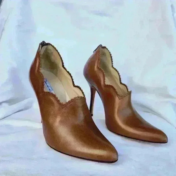 Oscar del la Renta Cocoa Brown Heels With Perforated Edges Designer Heels - Picture 1 of 5